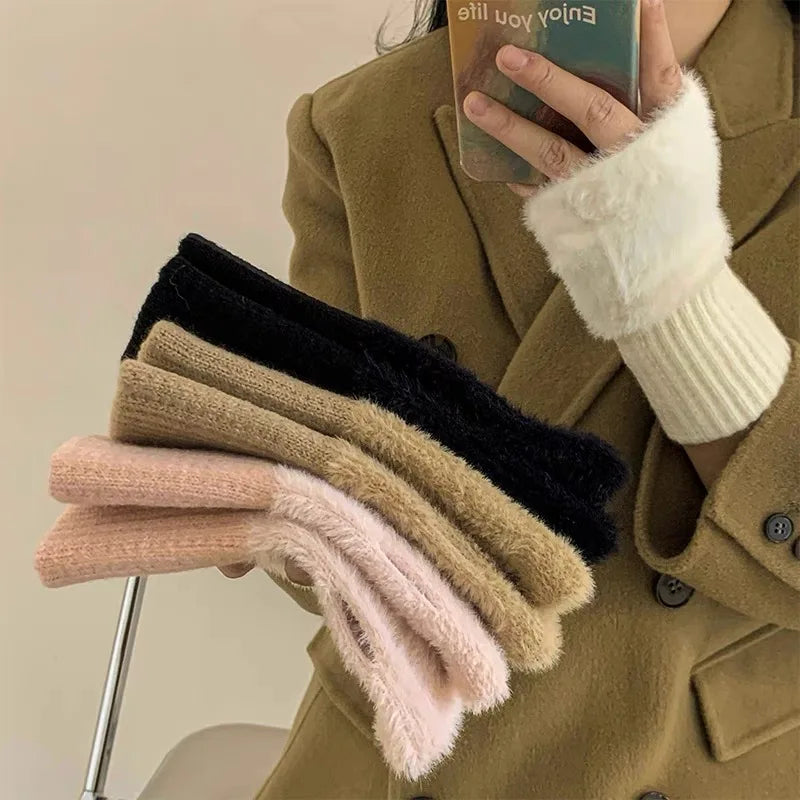 Soft Plush Fingerlösa Vantar – Cozy Winter Core 🤍